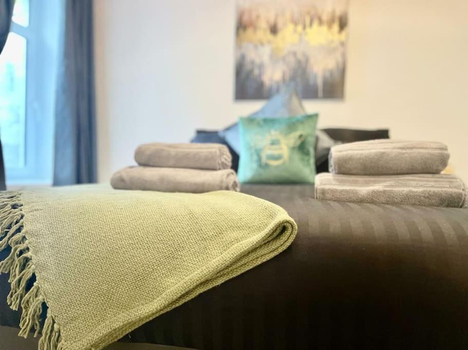 Cozy & Spacious 3-Bedroom Home By Tailored Accommodation Swansea Exteriör bild