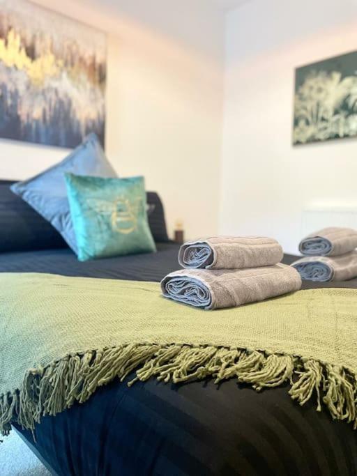 Cozy & Spacious 3-Bedroom Home By Tailored Accommodation Swansea Exteriör bild
